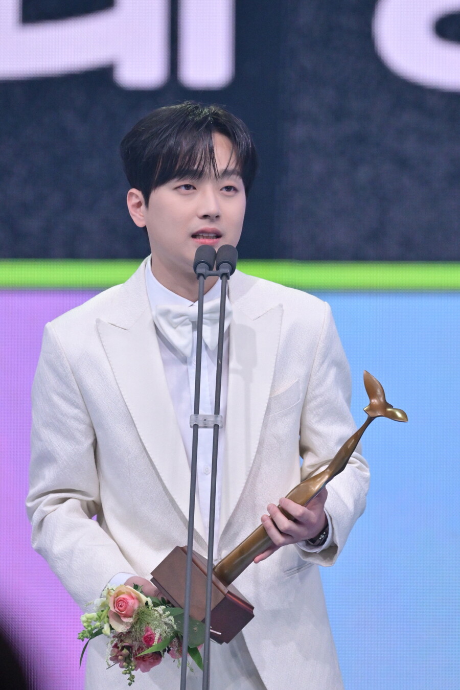 'KBS의 아들' 이찬원, 유재석·전현무 제치고 대상 "더 성장하겠다"[KBS 연예대상](종합)