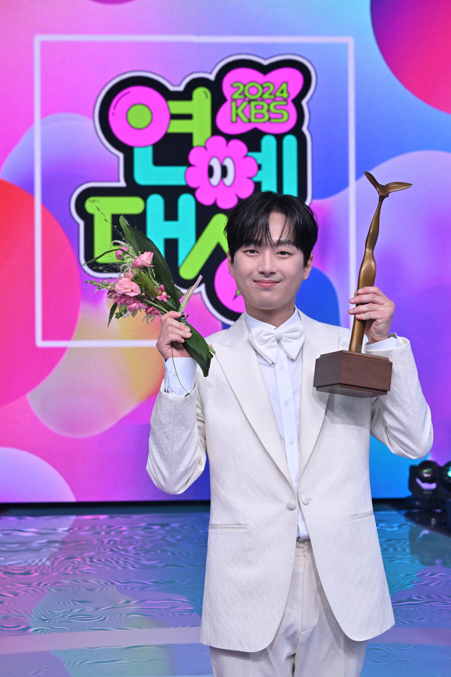 이찬원, 예능인 정상 찍었다…'KBS 연예대상' 대상→최고의 프로그램상 싹쓸이[이슈S]