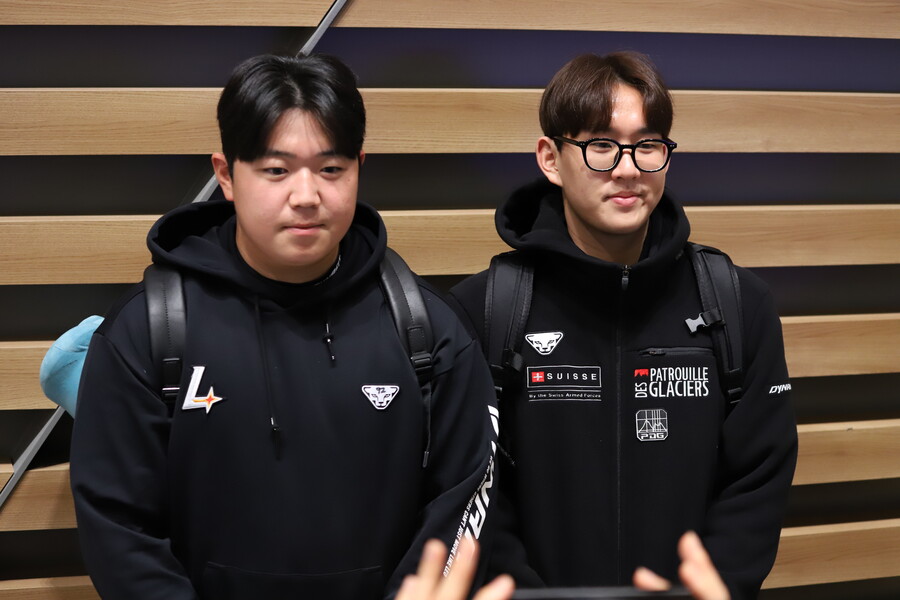 ▲ 특별한 외부 보강 없이 마운드 전력을 강화해야 하는 SSG는 팀 내 기대주들인 이로운(왼쪽)과 송영진의 성장이 반드시 필요하다 ⓒSSG랜더스