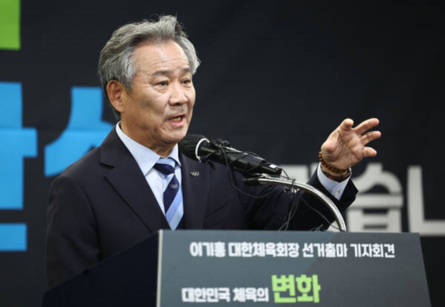 이기흥 대한체육회장이 23일 서울 송파구 올림픽파크텔에서 열린 대한체육회장 선거 출마 기자회견에서 발언하고 있다. ⓒ연합뉴스