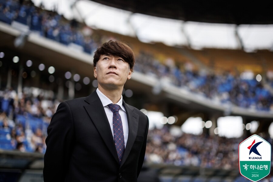 '최고 성적 → 갈등 해소' 김은중 감독, 내년에도 수원FC 이끈다…2026년까지 재계약 체결!