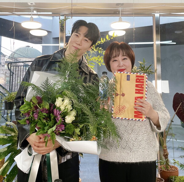 에녹, 뮤지컬→트로트 섭렵…'효심'으로 빚은 성공 스토리(마이금희)