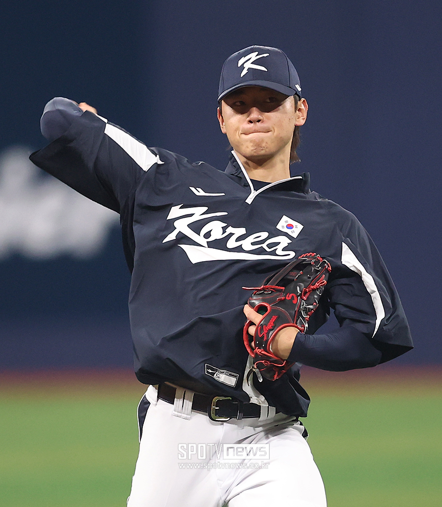 ▲ 김도영이 세계야구소프트볼연맹(WBSC)에서 발표한 2024 WBSC 프리미어12 선수 랭킹에서 3위에 올랐다. 1위는 멕시코의 알론소 가이탄이 차지했다. 가이탄은 지난 프리미어12에서 타율 .526(19타수 10안타) 1홈런 4타점에 OPS 1.486을 기록했다. OPS는 김도영보다 낮지만 타율에서는 압도했다. ⓒ곽혜미 기자