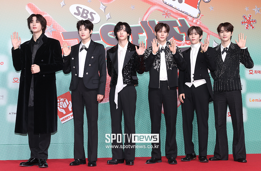 [포토S] 라이즈, '메리 크리스마스~'