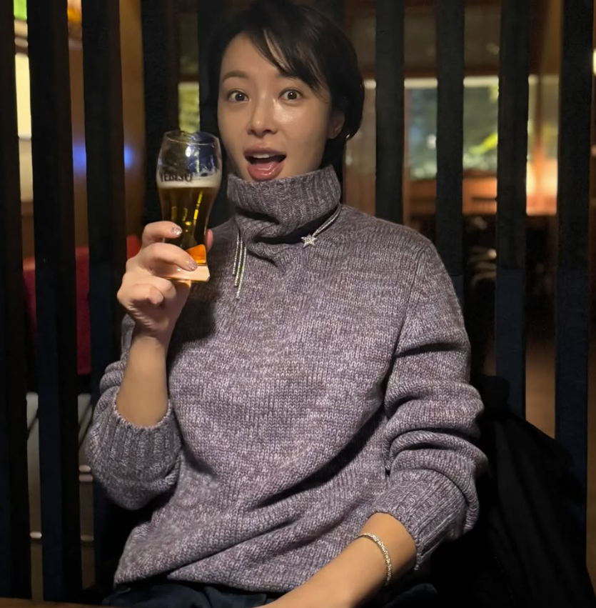 황정음, 시끌벅적 이혼 후 맞는 첫 홀가분 생일 "행복한 저녁, 감사한 하루"