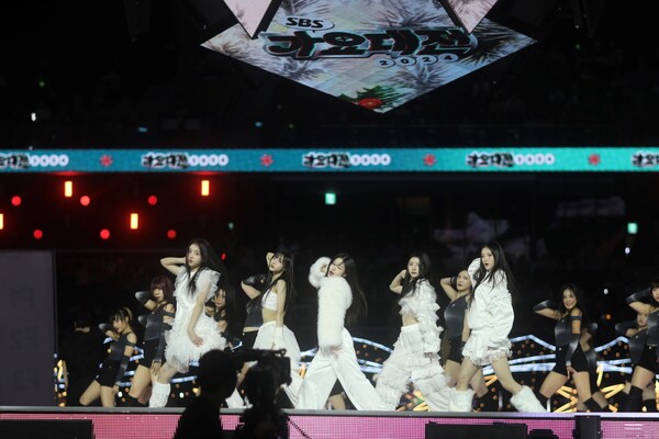 프로젝트H, '가요대전'서 강렬한 눈도장…잼 리퍼블릭 링과 컬래버 무대