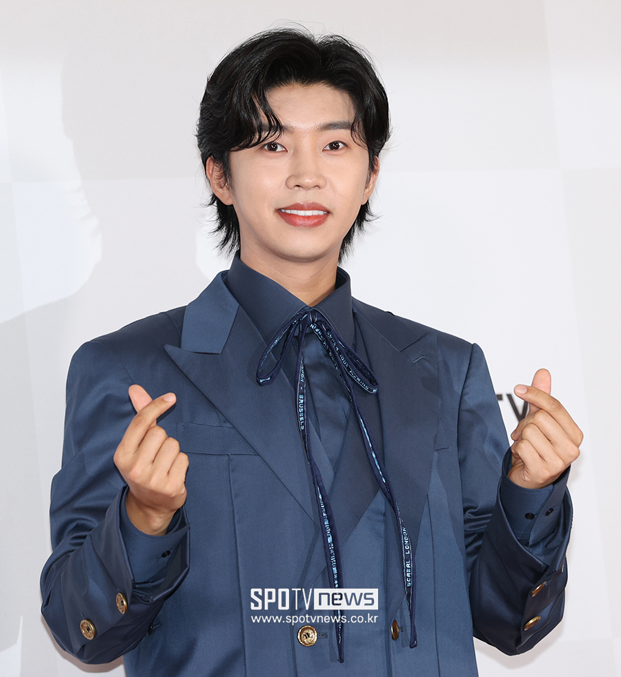 임영웅, '뭐요' 논란에 침묵 깼다…"전 노래하는 사람, 심려 끼쳐 죄송"