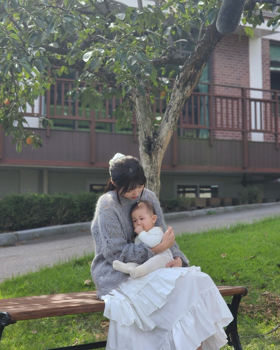 ▲ 채수빈과 조카. 출처ㅣ채수빈 인스타그램