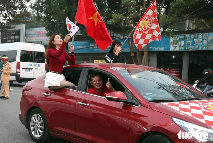 ▲ 베트남축구협회는 김상식 감독을 선임하며 A대표팀과 23세 이하 대표팀을 성공적으로 이끌고 베트남 축구의 목표를 달성할 수 있을 것으로 기대했다. 베트남과 한국 양국의 문화적 유사성과 좋은 관계를 바탕으로 김상식 감독이 베트남 팬들은 물론 언론의 지지를 받아 새로운 위치에서 자신감 있게 감독직을 맡아 베트남 축구 발전을 이루기 시작했다. ⓒ 투오이트레