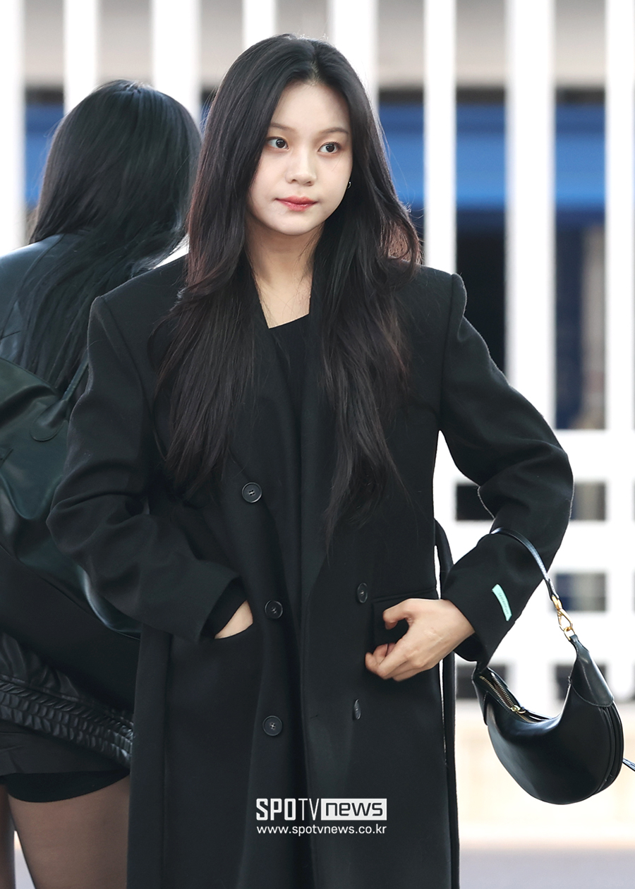 [포토S] 여자친구 엄지, 차분한 블랙 코트