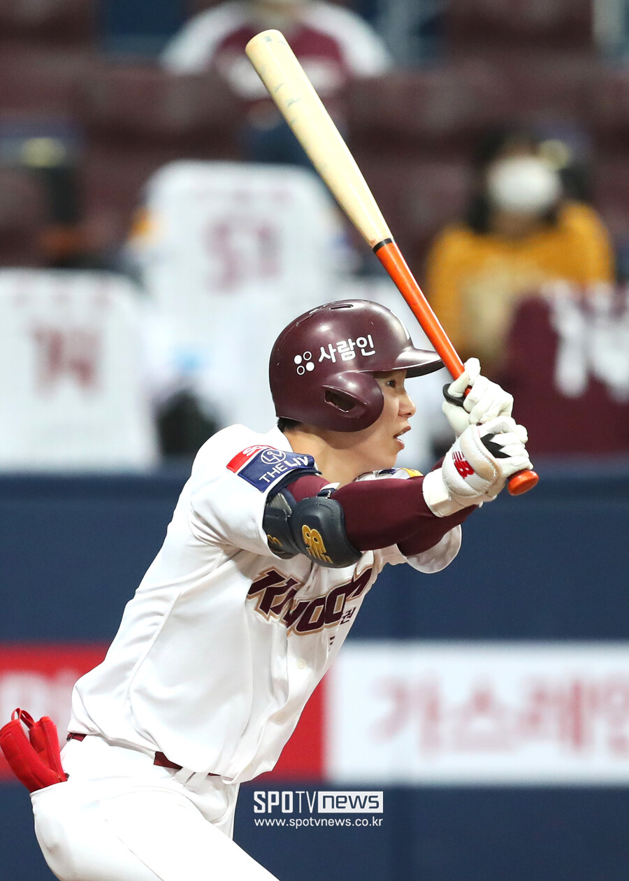 ▲ 2021년부터 지난 해까지 4년 연속 골든글러브를 수상한 김혜성은 명실공히 KBO 리그 최고의 2루수로 자리매김했고 지난 시즌을 앞두고 메이저리그 진출을 선언했다. ⓒ곽혜미 기자