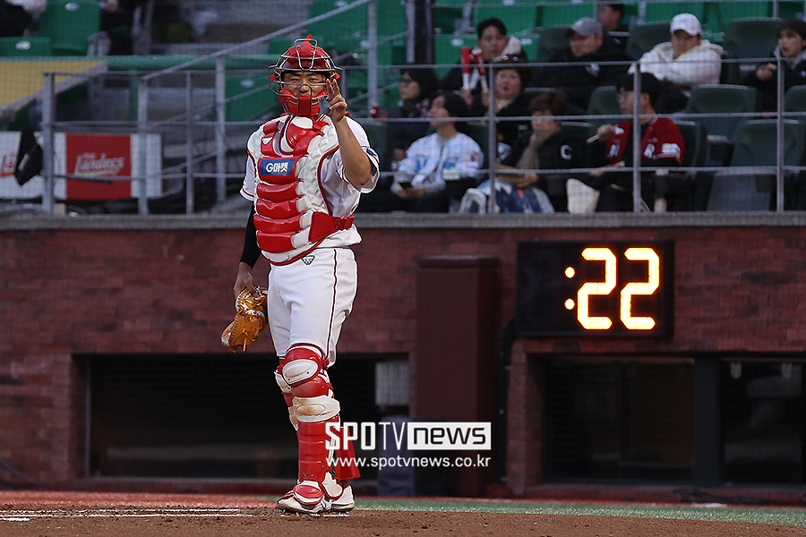 KBO 투수들의 팔꿈치가 위험하다? MLB는 선수 반발, 5년 뒤 결과는 어떨까