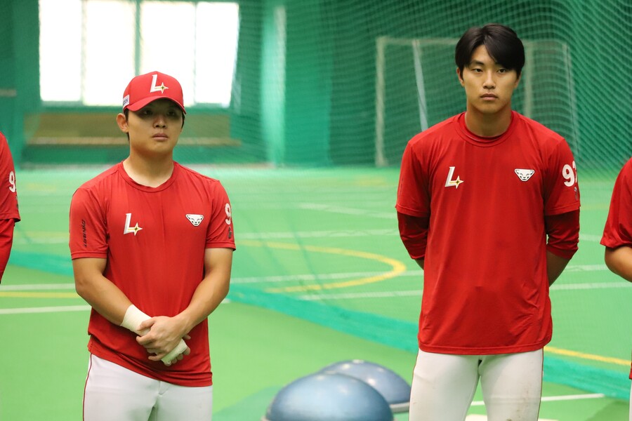 ▲ 정준재(왼쪽)와 박지환은 팀의 내야를 이끌어갈 잠재력을 과시했고 각각 연봉이 오르며 2025년 협상을 마무리했다. ⓒSSG랜더스