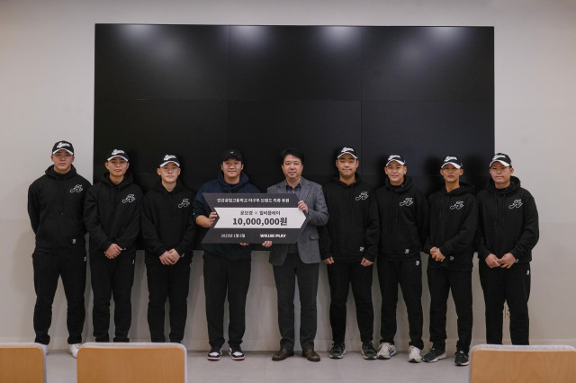 문보경이 홍창기 모교에 기부를? "봉사활동으로 인연, 1000만 원 상당 야구용품 기부"