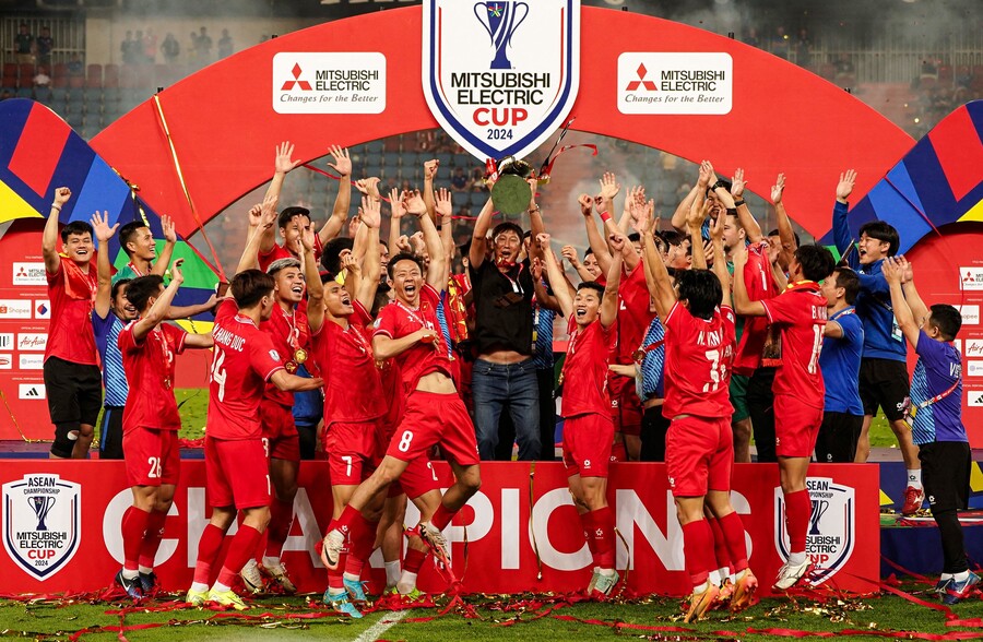▲ 김상식 감독이 이끄는 베트남 축구대표팀이 태국에 2전 전승을 거두며 아세안컵 우승을 차지했다. ⓒ연합뉴스/AFP