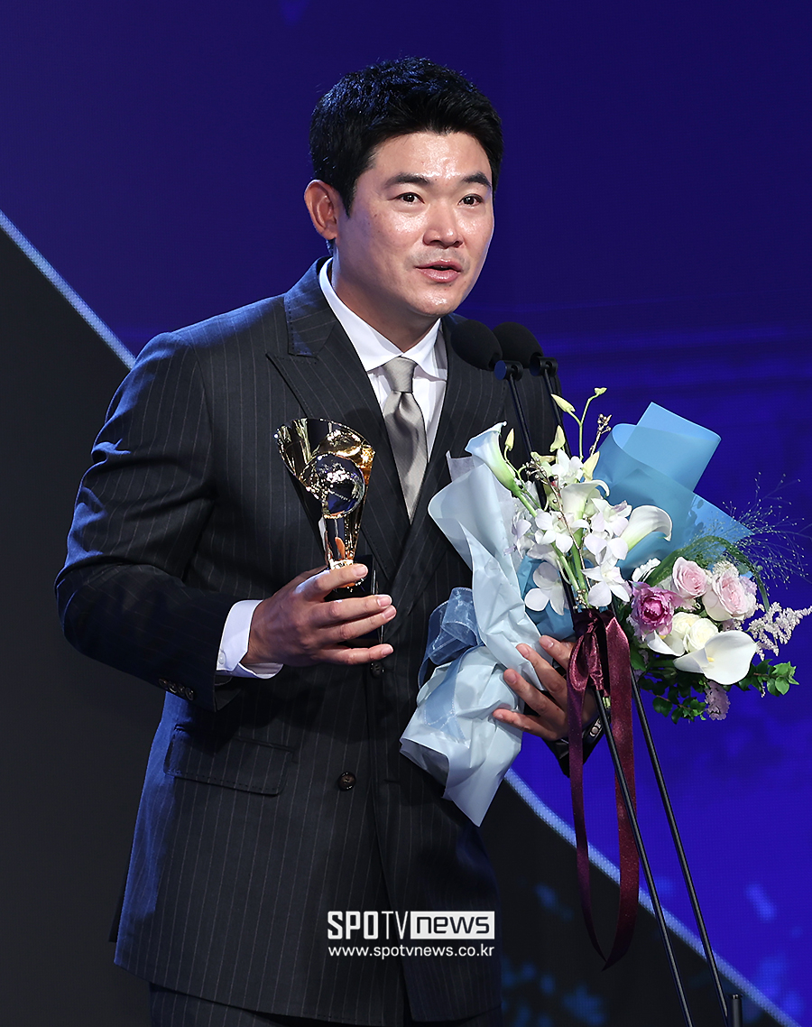 ▲ 지난해 홀드왕을 차지한 노경은은 40세 이후 2년 연속 불펜 70경기 이상, 80이닝 이상을 소화한 역사적인 선수로 이름을 남겼다. ⓒ곽혜미 기자