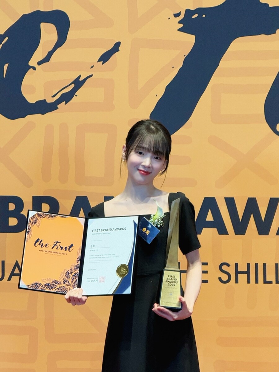 오마이걸 승희, 2025년 이끌 연기돌 선정 "값진 상 행복하고 영광"