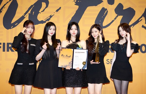 피프티피프티, '라이징 스타' 수상…글로벌 대세로 우뚝