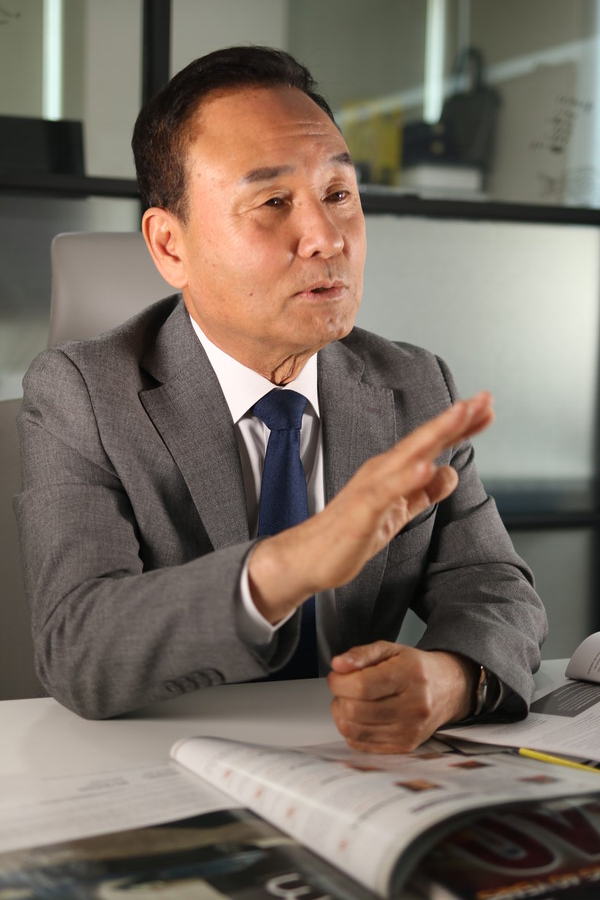 [단독 인터뷰] 강신욱 체육회장 후보 "강력한 변화 필요...체육계에 태풍 불 것" 