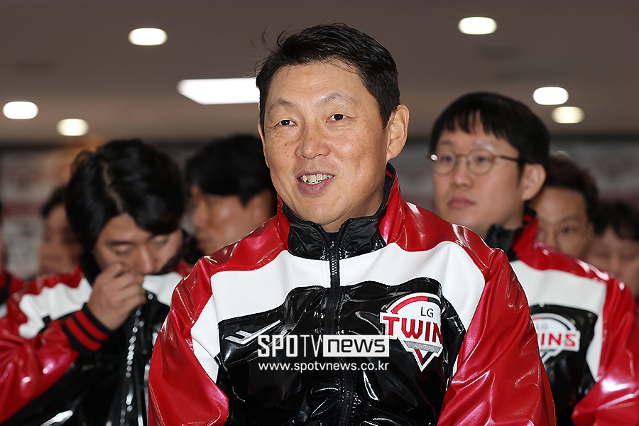 [포토S] 시무식 참석한 김정준 수석 코치