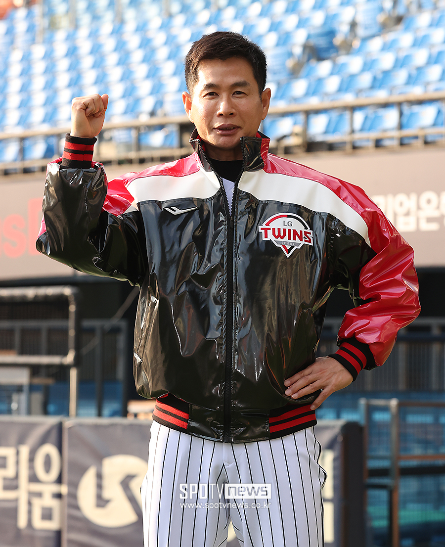 [포토S] 송지만 코치, 'LG 파이팅!'
