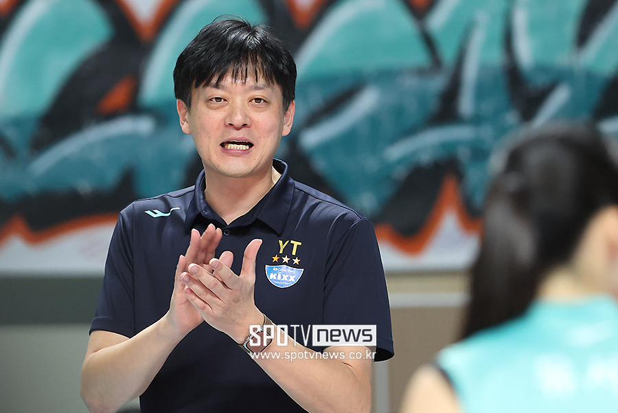[포토S] 이영택 감독, '잘하고 있어'