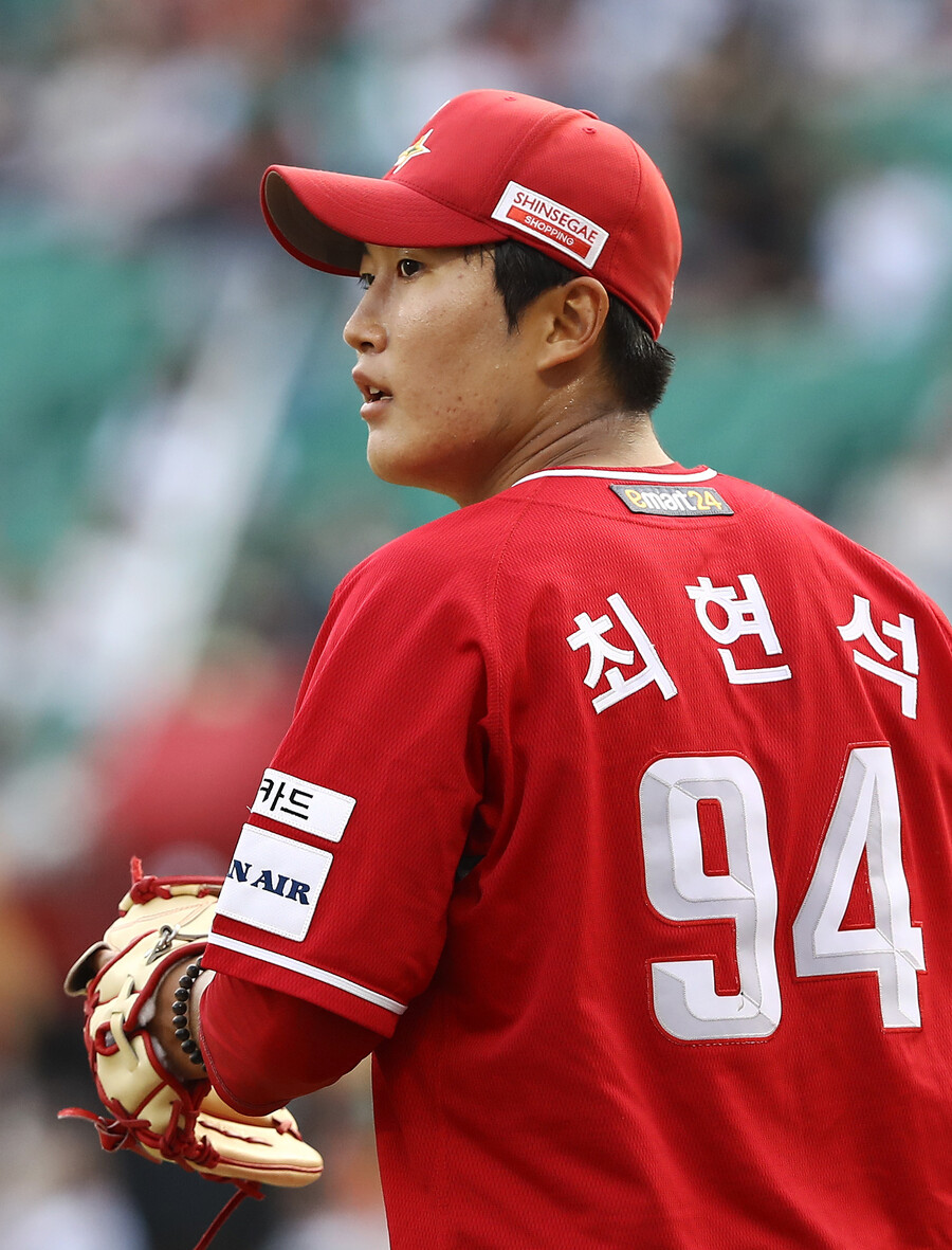 ▲ 아쉬운 데뷔 시즌에도 불구하고 2025년 선발 로테이션 경쟁의 기회를 얻은 최현석 ⓒSSG랜더스