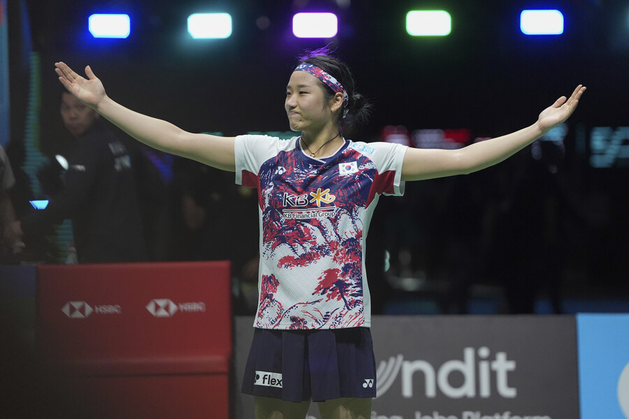 '세계 랭킹 2위 농락' 안세영 월드투어 우승…BWF "88년 만, 한국 선수로 최초" 극찬