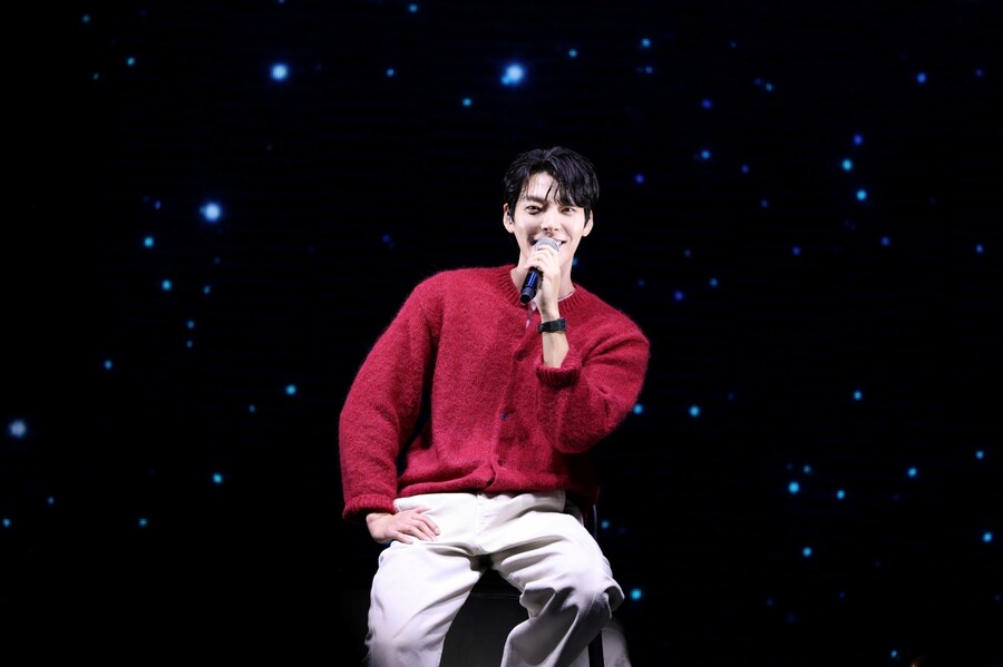 김우빈, 5년 만의 팬미팅 "드리는 것보다 받고 가는 게 많아…팬들께 감사"