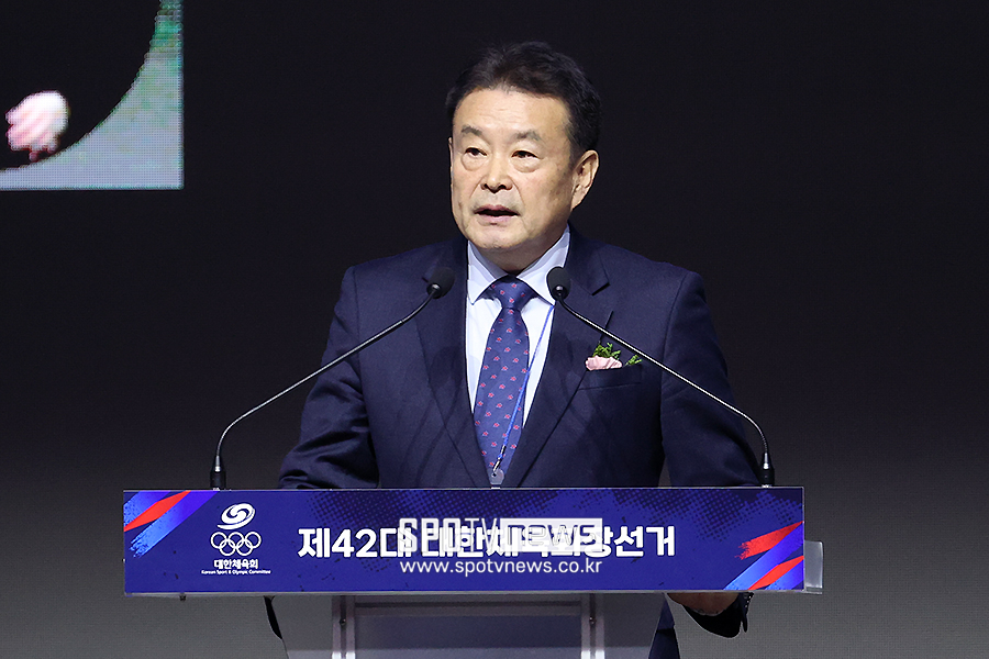 [포토S] 인사말 하는 김대년 위원장