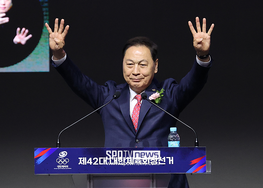 [포토S] 인사하는 강태선 후보자