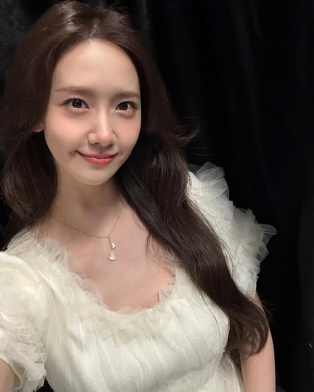 윤아, '음란물 논란' 박성훈 하차→3주 만에 밝은 미소