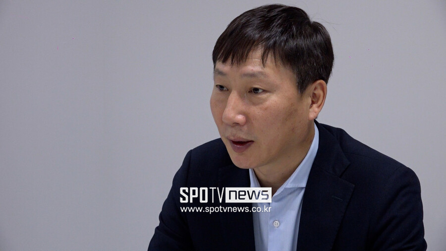 ▲  스포티비뉴스와 인터뷰를 하는 김상식 감독 ⓒSPOTV