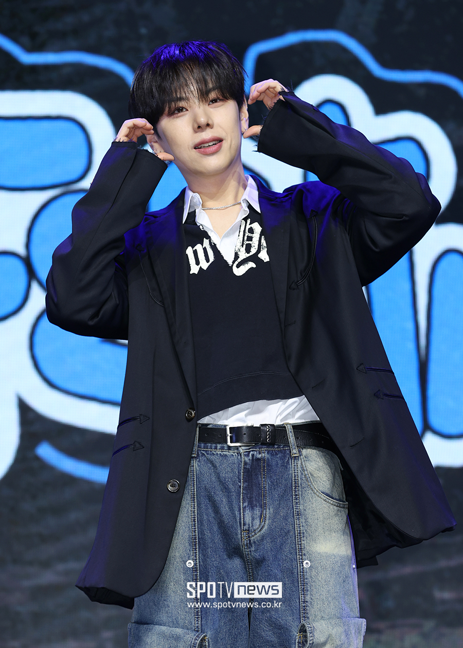[포토S] 위아이 장대현, 리더의 볼하트