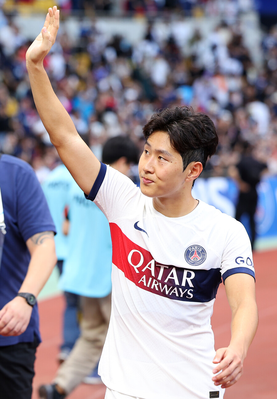 이럴 바엔 토트넘 갈까? PSG도 5부 팀에 질 뻔…'택배' 이강인 투입한 뒤에야 에스팔리에에 역전승
