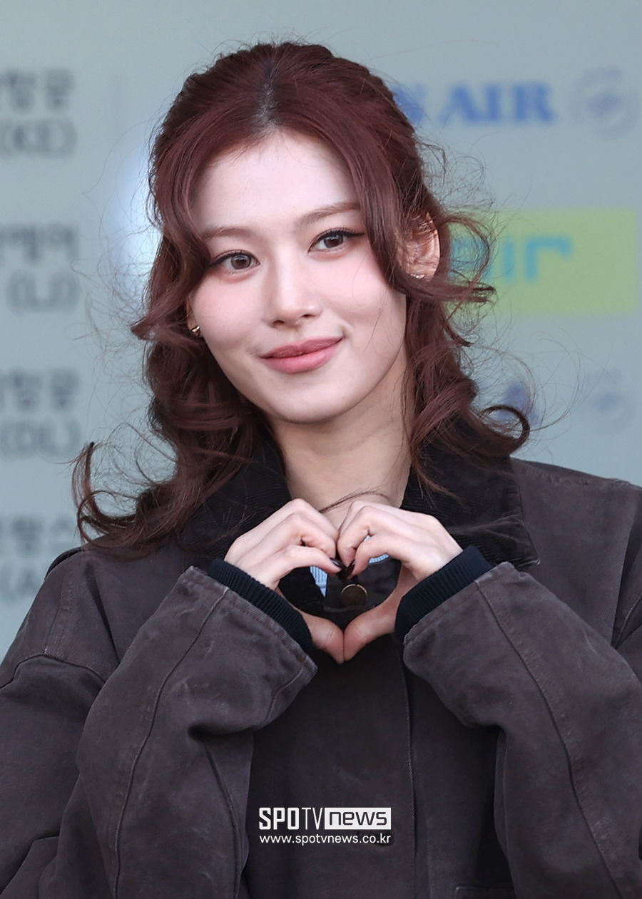 [포토S] 트와이스 사나, 사랑스러운 꽃미모
