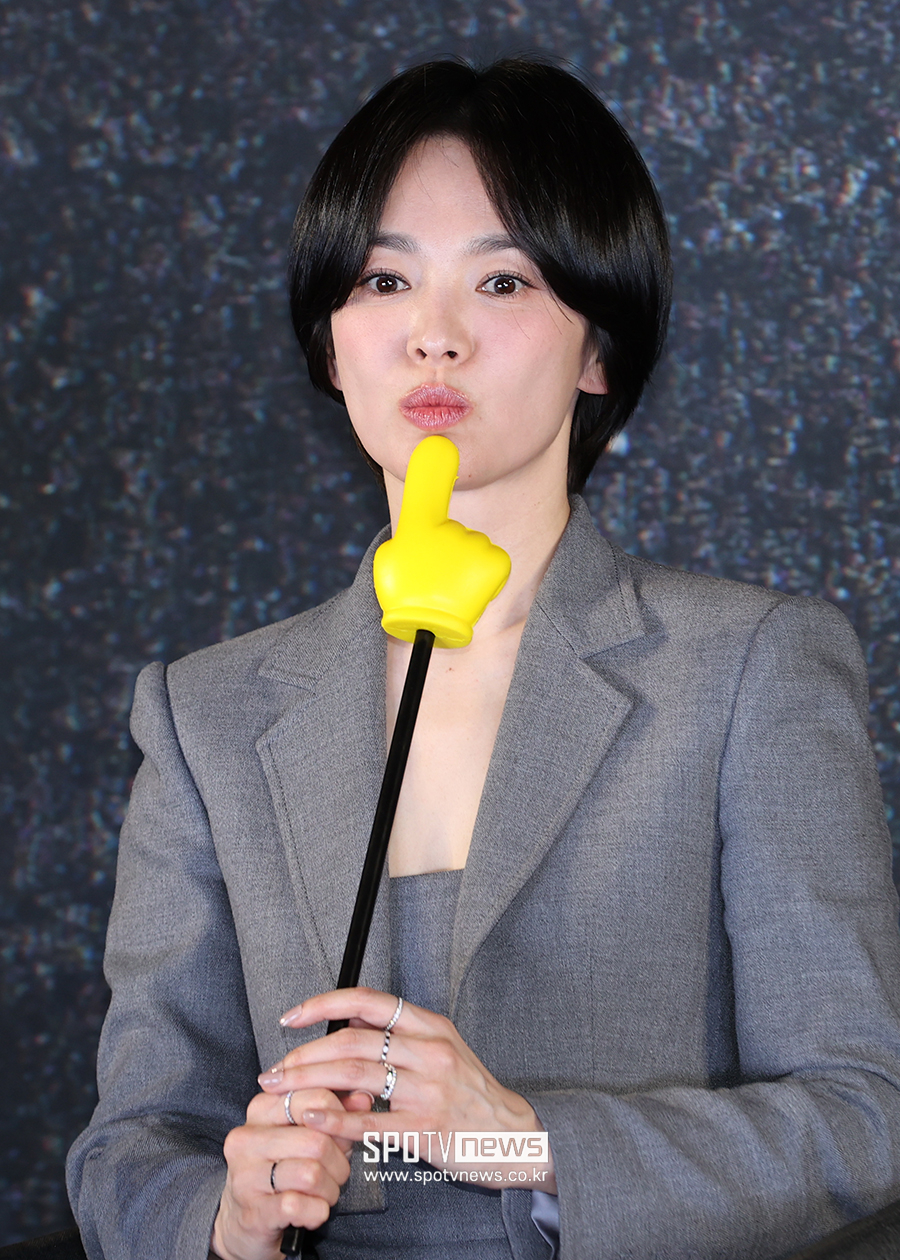송혜교 "수녀님으로 살기 어려울 것 같아…대단한 용기 필요할 듯"