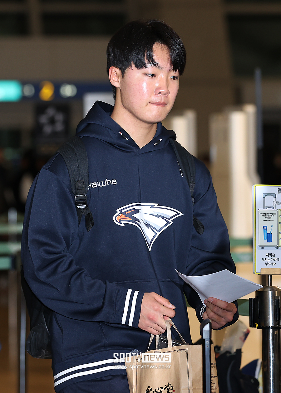 [포토S] 정우주, '성심당 가방 들고'