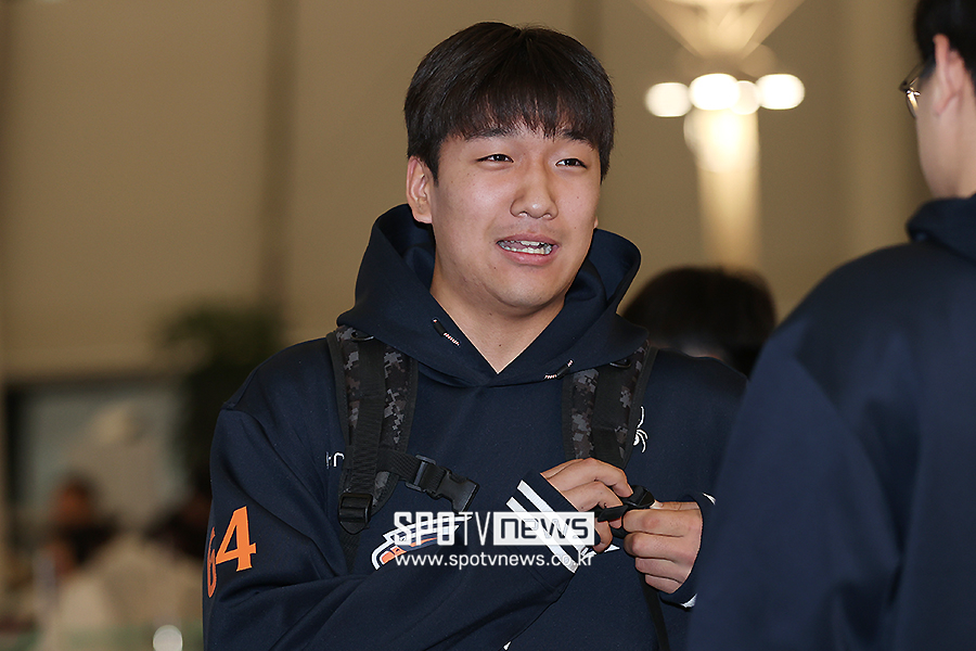 [포토S] '1군 캠프 합류' 권민규, 설레는 출국
