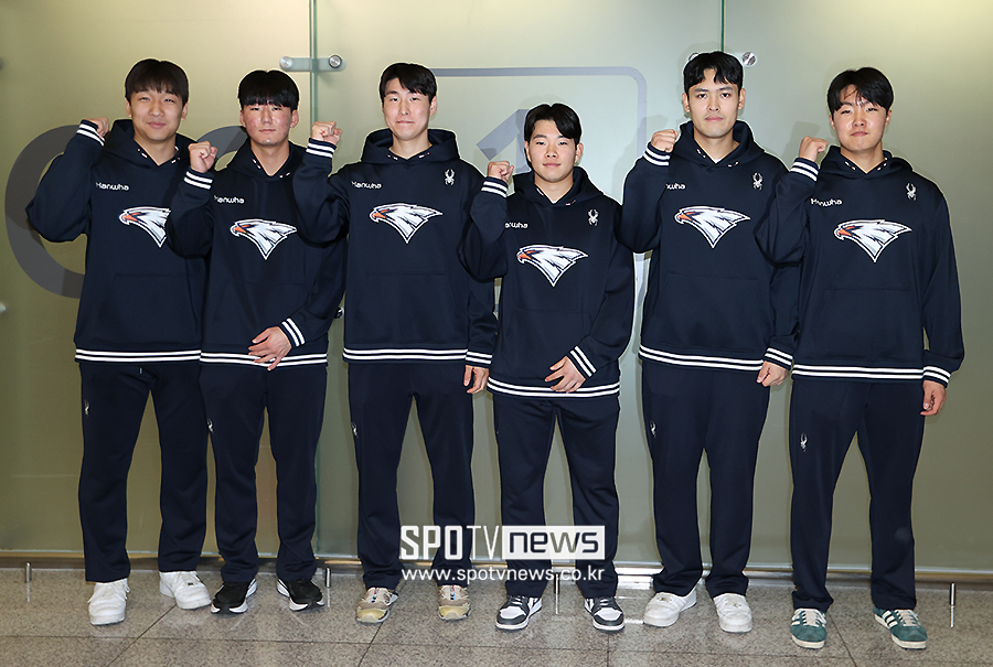 [포토S] 전지훈련 떠나는 아기 독수리들