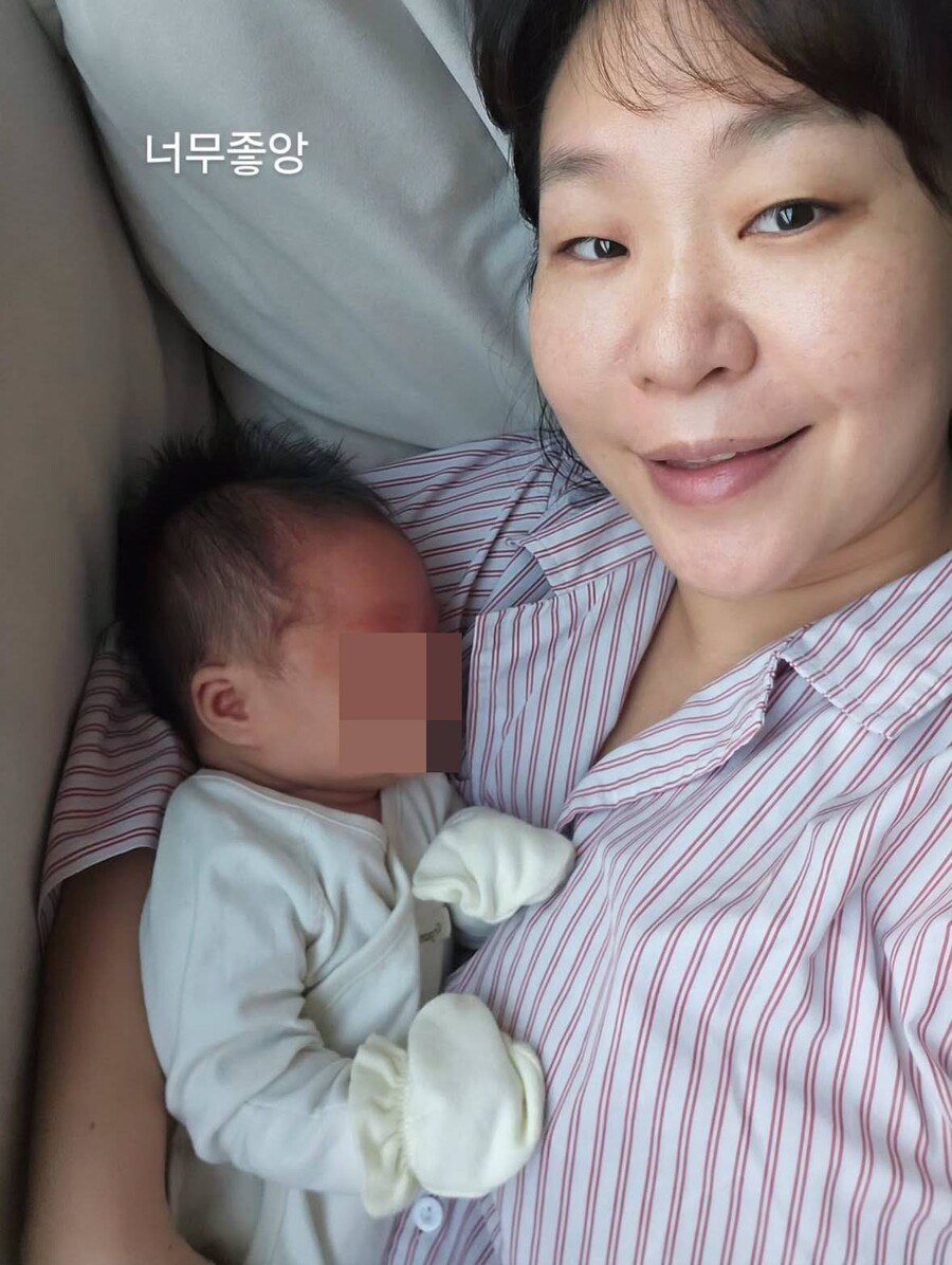 정주리, 붕어빵 막내子와 투샷 공개…품에 안고 "너무 좋아"