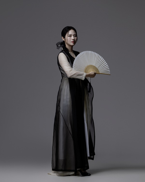 ▲ 넘버원이앤엠과 전속계약을 체결한 김주리. 제공|넘버원이앤엠