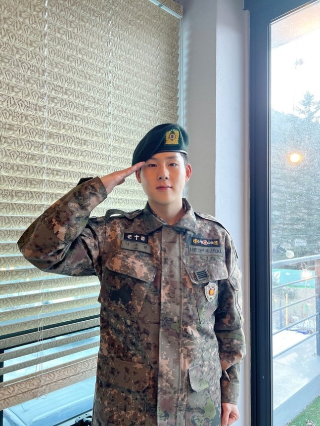 몬스타엑스 주헌, 팬들 환호 속 늠름 전역…"이제 쉼표 지나 함께 나아가자"