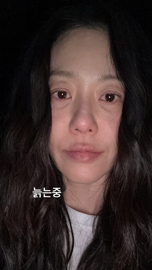"늙는 중" 고현정, 큰 수술 받고 거침없는 100% 민낯 공개 '내추럴 미모'