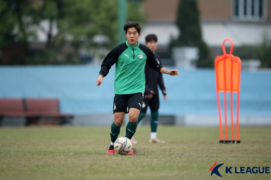 미쳤다! ‘또’ 19세 한국인…EPL 직행 18번째 프리미어리거 탄생할까 “브라이튼 윤도영 영입 검토”