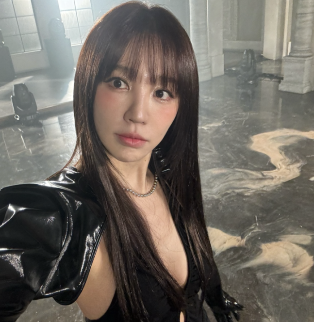 '베복 센터' 윤은혜, 섹시 가죽 무대의상도 찰떡 '제3의 전성기'
