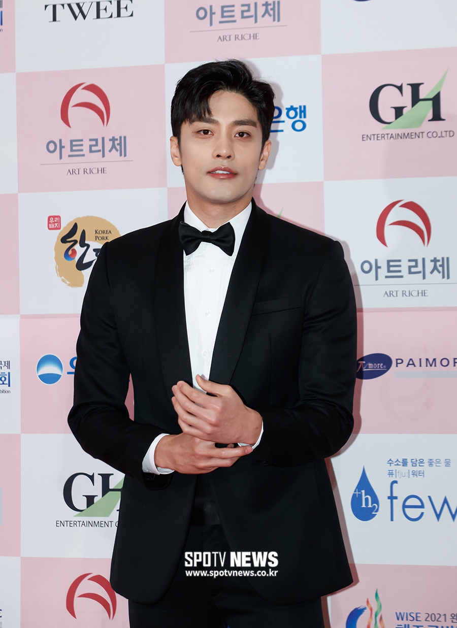 "인생 역전" 생활고 겪었던 성훈, 26억 주상복합아파트 매입..김강우 이웃사촌