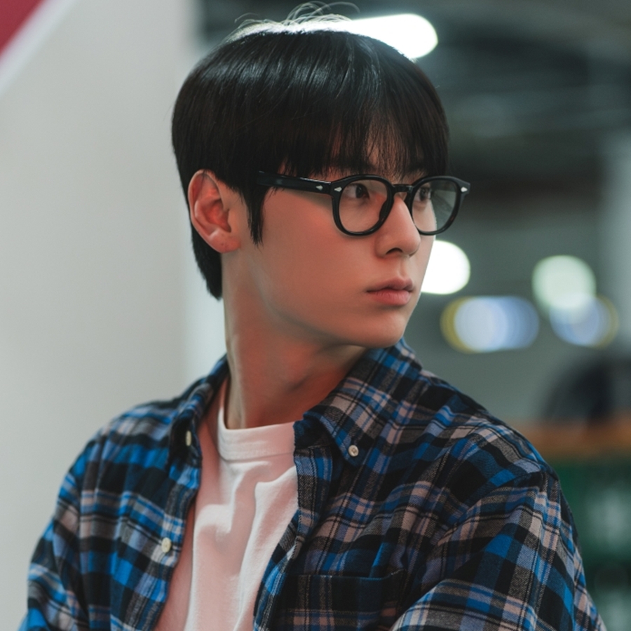 '스터디그룹' 황민현, '힘숨찐' 변신 통했다…2회 만에 반응 '폭발'