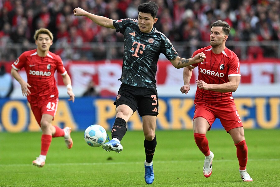 ▲ 바이에른 뮌헨 중앙 수비수 김민재, SC프라부르크전에서 결승골을 넣으며 2-1 승리를 견인했다. ⓒ연합뉴스/REUTERS/AFP