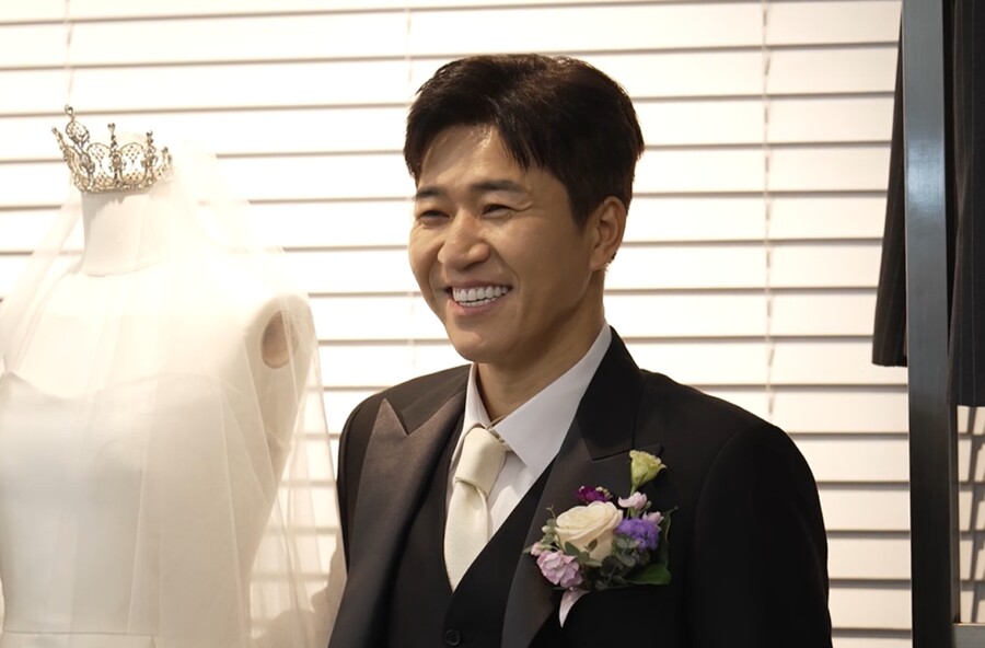 '4월 결혼' 김종민, ♥예비 신부 미모 자랑…박현호 "엄청 미인이셔"('신랑수업')